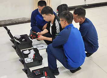 傾聽及詢問客戶對系統運行情況的反映，細小問題決不放過。